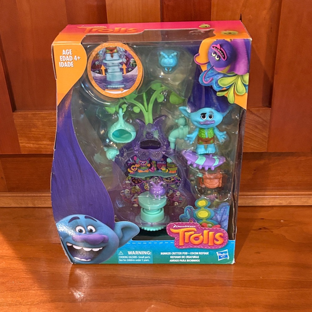 Hasbro Trolls Playset with Purple and Blue Figures
